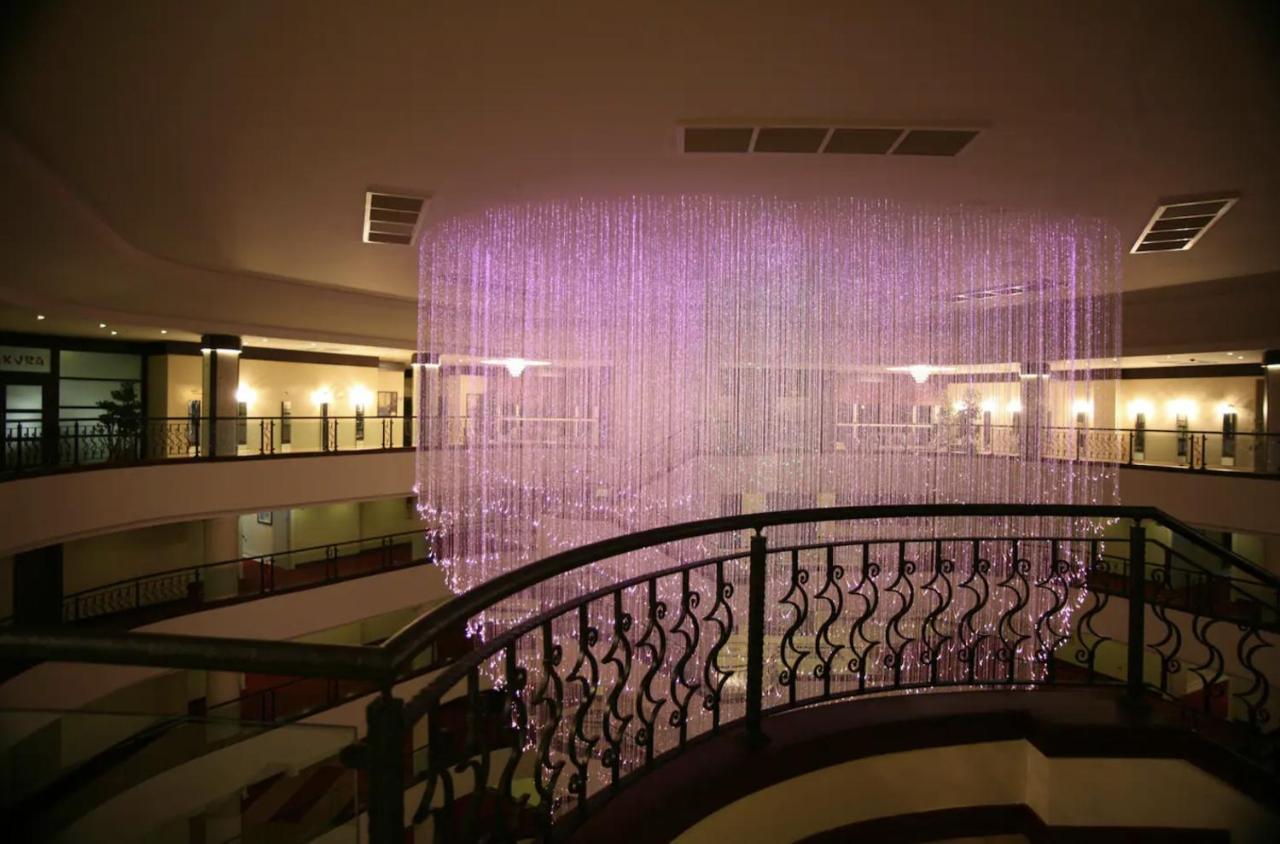 Goldcity Каргисак Екстериор снимка